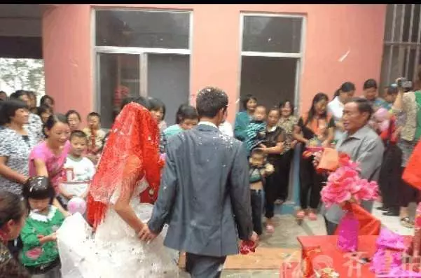 兒子娶啞巴新娘,有錢後提離婚,媳婦只提一個要求,婆婆愣了