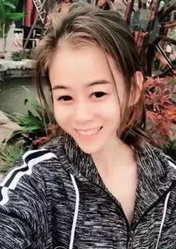27歲正妹「每晚睡在豬圈裡」救活上百隻豬 花6年「把自己當豬媽媽」年撈455萬