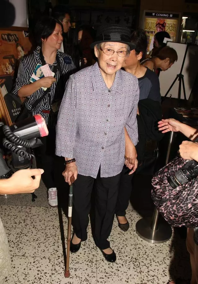 梅豔芳96歲母親向法院申請新年利是20萬被拒,抱怨10萬都不夠過年,如今現狀令人唏噓