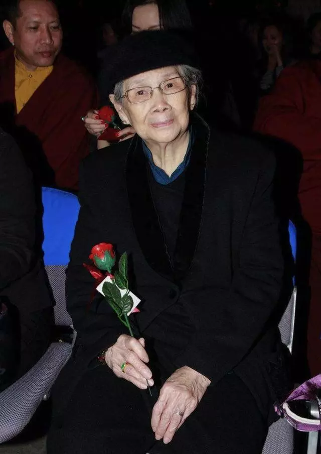 梅豔芳96歲母親向法院申請新年利是20萬被拒,抱怨10萬都不夠過年,如今現狀令人唏噓
