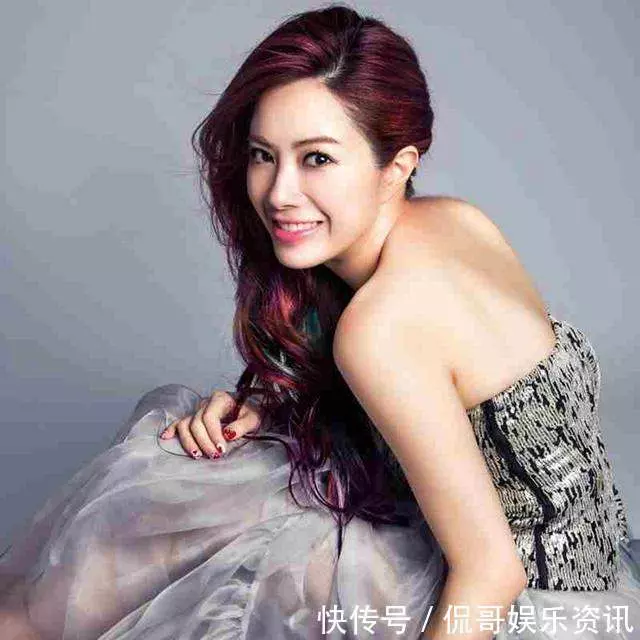 徐懷鈺台上熱舞, 半透明裙子引發熱議, 網友: 和不穿沒什麼區別! 