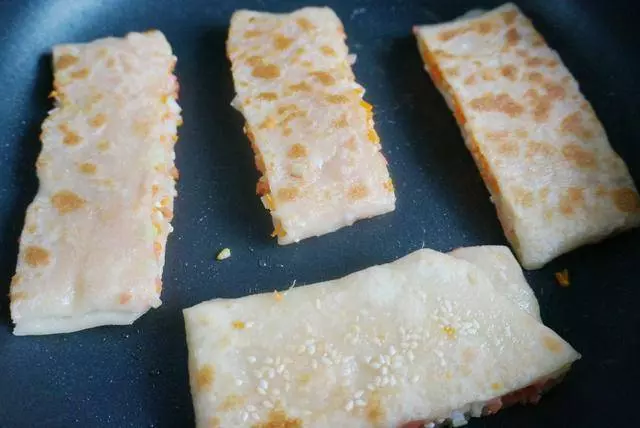 早餐不用愁,烙張餡餅,不用發麵,3分鐘出鍋,酥香層多,不上火
