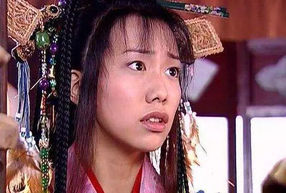 她被成龍看中出道「34歲嫁入豪門」成人生贏家,今39歲想追生3胎被寵成公主!