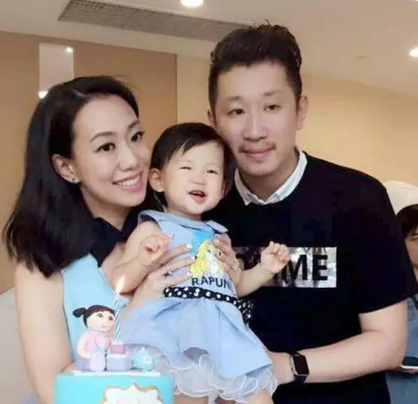 她被成龍看中出道「34歲嫁入豪門」成人生贏家,今39歲想追生3胎被寵成公主!