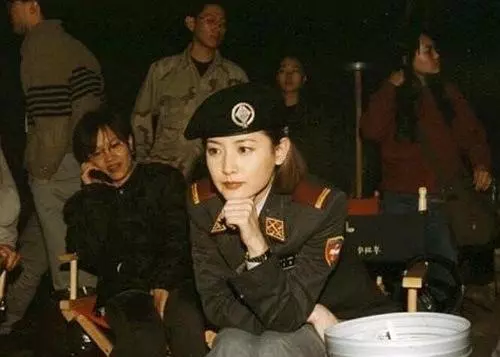 直擊林青霞40年前罕見舊照!「20歲完美神顏」至今無人能及,網友讚嘆:50年一見美人!