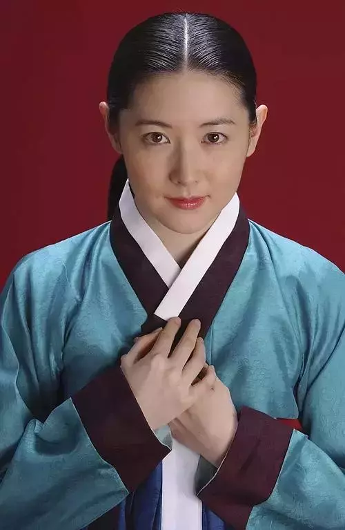 直擊林青霞40年前罕見舊照!「20歲完美神顏」至今無人能及,網友讚嘆:50年一見美人!