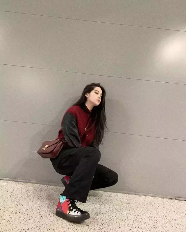 歐陽娜娜ins被陳冠希「瘋狂」點讃!兩人相差20歲卻相見恨晚,讓所有人羨慕!