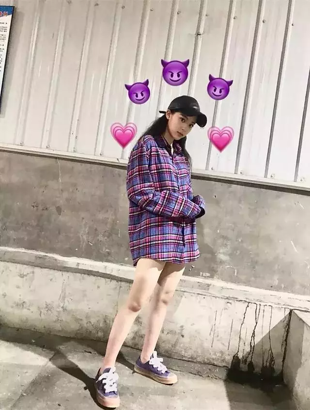 歐陽娜娜ins被陳冠希「瘋狂」點讃!兩人相差20歲卻相見恨晚,讓所有人羨慕!