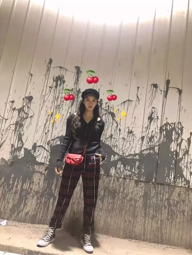 歐陽娜娜ins被陳冠希「瘋狂」點讃!兩人相差20歲卻相見恨晚,讓所有人羨慕!