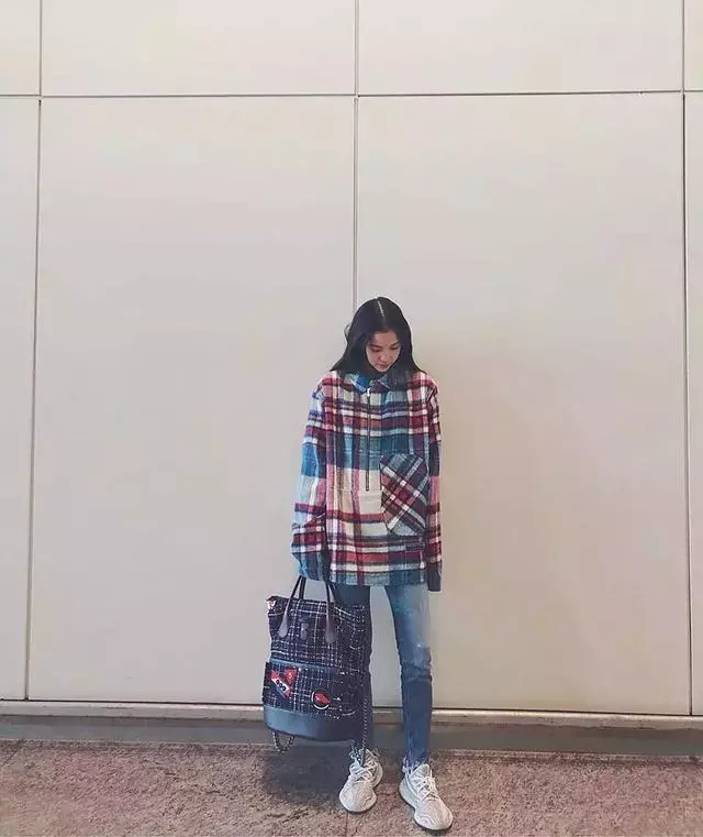 歐陽娜娜ins被陳冠希「瘋狂」點讃!兩人相差20歲卻相見恨晚,讓所有人羨慕!
