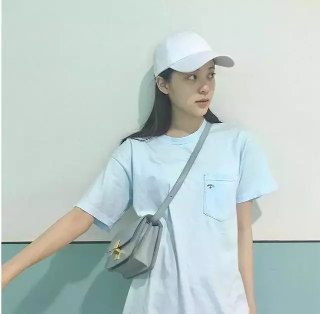 歐陽娜娜ins被陳冠希「瘋狂」點讃!兩人相差20歲卻相見恨晚,讓所有人羨慕!