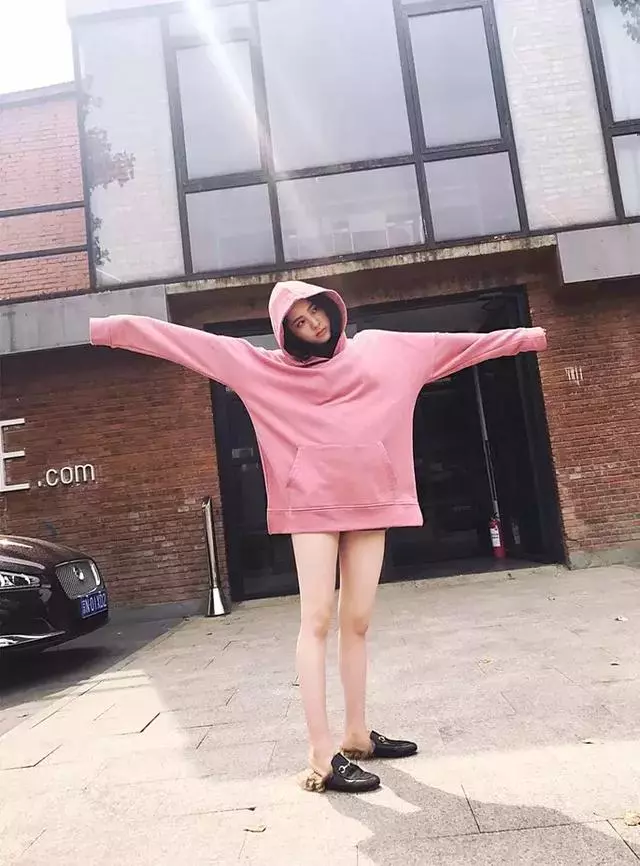 歐陽娜娜ins被陳冠希「瘋狂」點讃!兩人相差20歲卻相見恨晚,讓所有人羨慕!