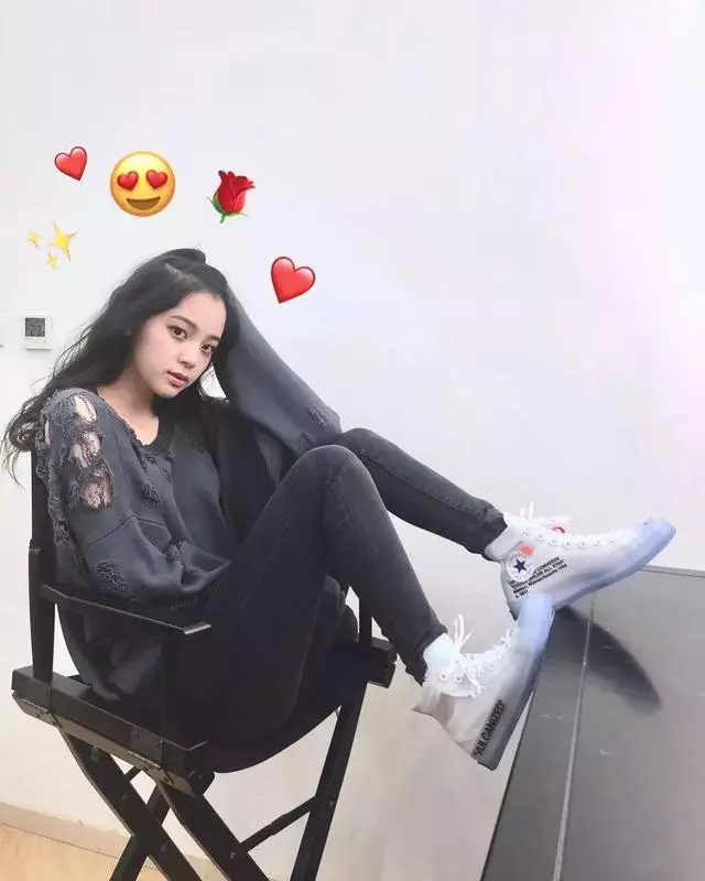 歐陽娜娜ins被陳冠希「瘋狂」點讃!兩人相差20歲卻相見恨晚,讓所有人羨慕!