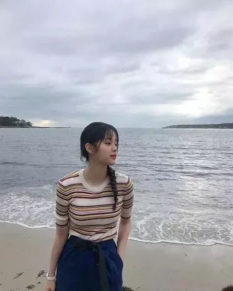 歐陽娜娜ins被陳冠希「瘋狂」點讃!兩人相差20歲卻相見恨晚,讓所有人羨慕!