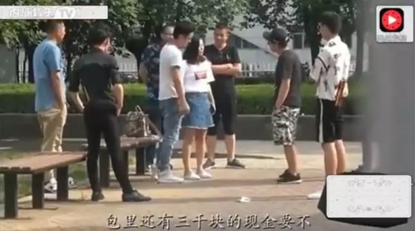 男子假裝「破產」想看看女友是不是真的只喜歡他的錢...結果讓他當場痛哭下跪!