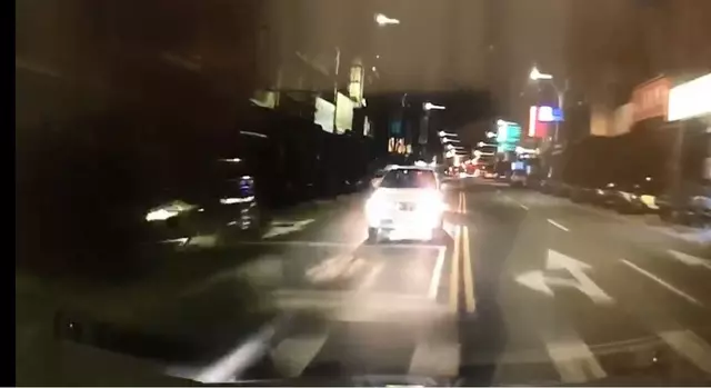 過年對決?70萬轎車恍神「毀千萬賓利」看熱鬧騎士再吻上 維修破百萬「賓利車主現身」有夠大咖