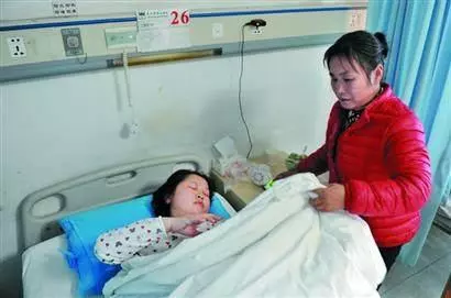 母親去世五年,生產時娘家沒人來,看到推門的人,她哭著喊媽