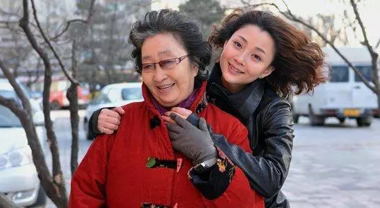 我年入20萬,養房養車,婆婆生日我送一手鐲,多年婚姻結束了