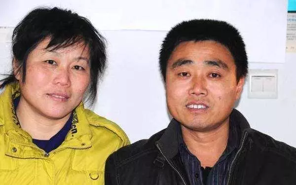 爸再婚瞞著我,我拿2000塊,看到我親媽,我笑著換成兩萬