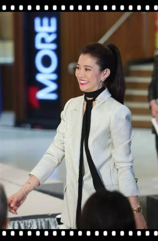 當40歲林嘉欣同框47歲袁詠儀,終於知道衣品對女人來說有多重要了!