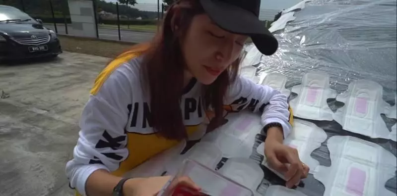 大馬網紅女友打造「衛生棉戰車」 男友看到發飆爆粗!網民不買單大罵「沒腦」