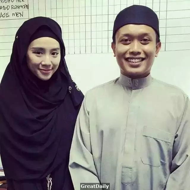 她為了RM700,000,00改信伊斯蘭教嫁給馬來男子!