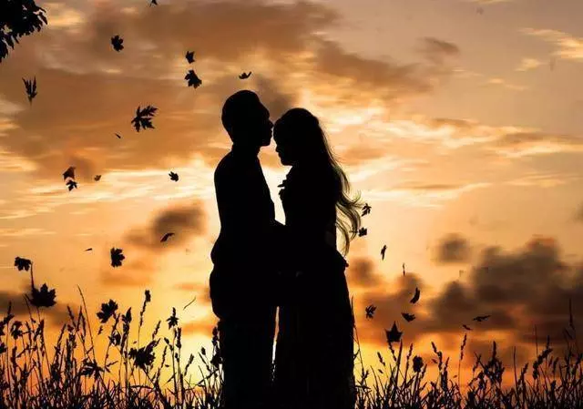 老公每月給公婆寄錢,公公生病我去看望,看見屋裡的人我摔門離去