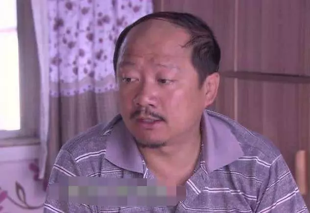 老公每月給公婆寄錢,公公生病我去看望,看見屋裡的人我摔門離去
