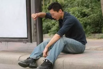 我拋棄農村老婆娶了城裡情人,3年後再見前妻,我淪為村裡笑話,沒想到她竟然……