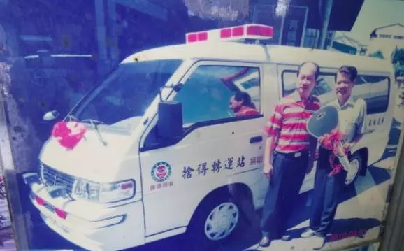 6旬翁「發願捐車救人」被說傻!堅持11年「撿回收存6百萬」捐了3台!他說:歡喜做甘願受!