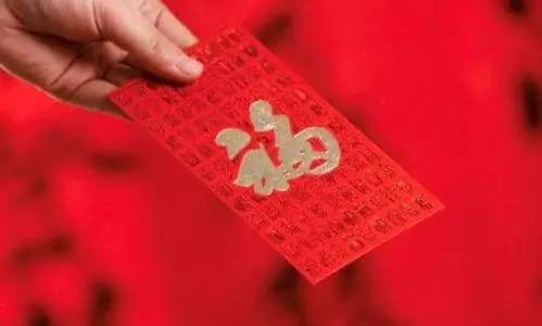 除夕到女友家拜年…他好意包3600卻被酸「喝喜酒?」 女友怒:用心待我的家人好嗎