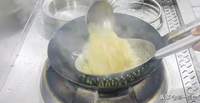 富貴肉絲,學會這個技巧,肉絲滑嫩入味,一大盤子上桌就光碟