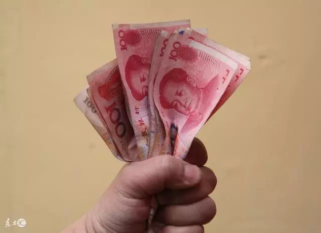 老公經常晚上去釣魚,開車尾隨後看到的一幕,第二天讓他一無所有