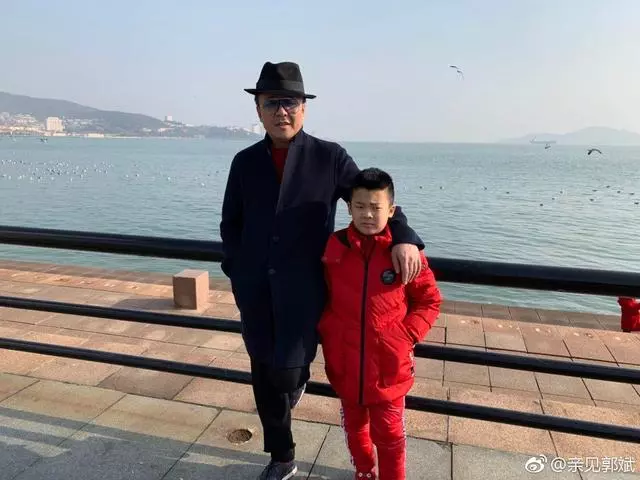 王楠夫婦回娘家瀋陽拜年!巨富老公給岳丈表孝心 整13菜吃嗨娘家人