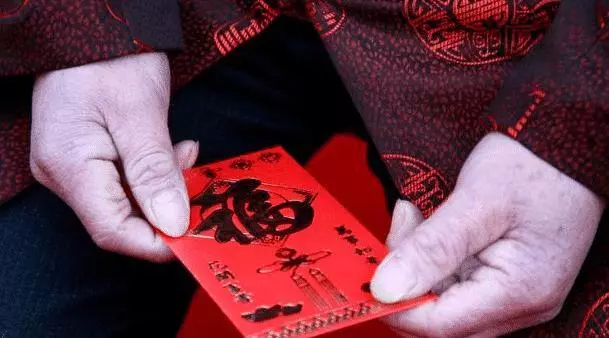 過年給婆婆和娘家媽各2千,二老的行為,讓我心裡難受
