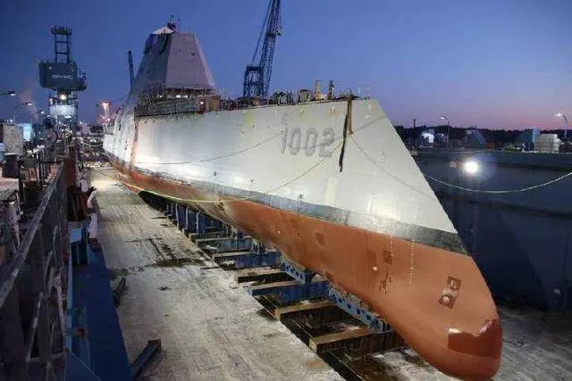 中看不中用!美軍重金打造的科幻戰艦啥回事?遇上056型都要犯難