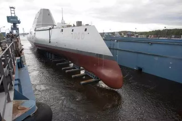 中看不中用!美軍重金打造的科幻戰艦啥回事?遇上056型都要犯難