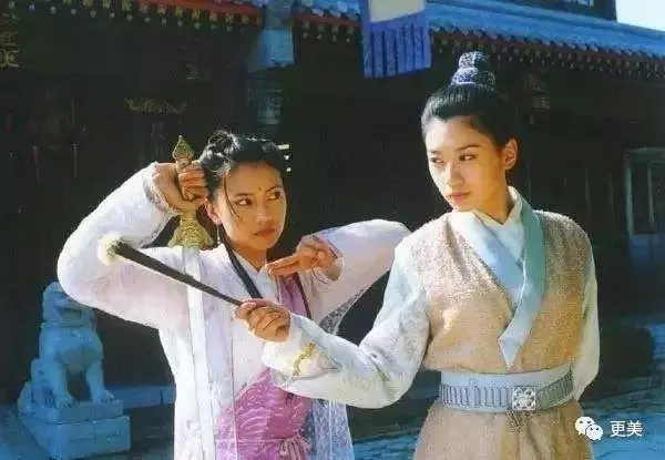 趙敏賈靜雯、芷若周海媚20年後美艷依舊,而小昭現在卻滿臉尷尬像金花婆婆了?!