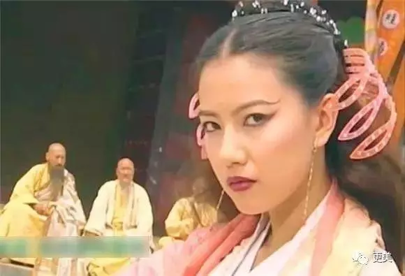 趙敏賈靜雯、芷若周海媚20年後美艷依舊,而小昭現在卻滿臉尷尬像金花婆婆了?!