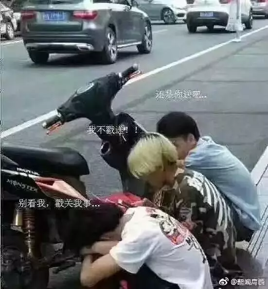 女子酒醉躺路上整夜,3名男子一旁「默默守候」到早上!救護車來的時候,卻被女子嚇一跳!