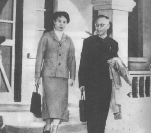 奶奶是慈禧,伯父是光緒,哥哥是溥儀!2015年去世享年97歲!死後竟只剩漏水破房 卻受人景仰!