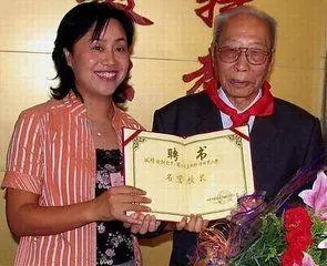 奶奶是慈禧,伯父是光緒,哥哥是溥儀!2015年去世享年97歲!死後竟只剩漏水破房 卻受人景仰!
