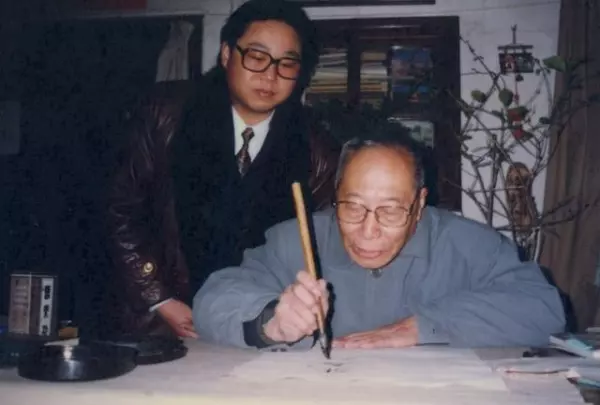奶奶是慈禧,伯父是光緒,哥哥是溥儀!2015年去世享年97歲!死後竟只剩漏水破房 卻受人景仰!