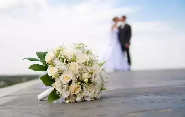 一對夫妻決心離婚, 老公說:「你不過是我用車子房子換來的!」 而老婆卻說...