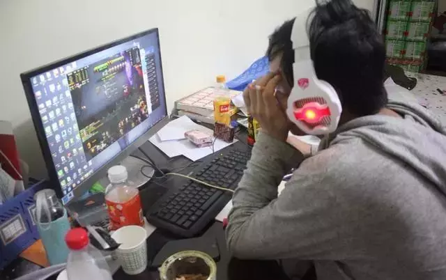二胎落地十多天,突然又掉下來一塊肉,醫生檢查後哇的一聲就哭了