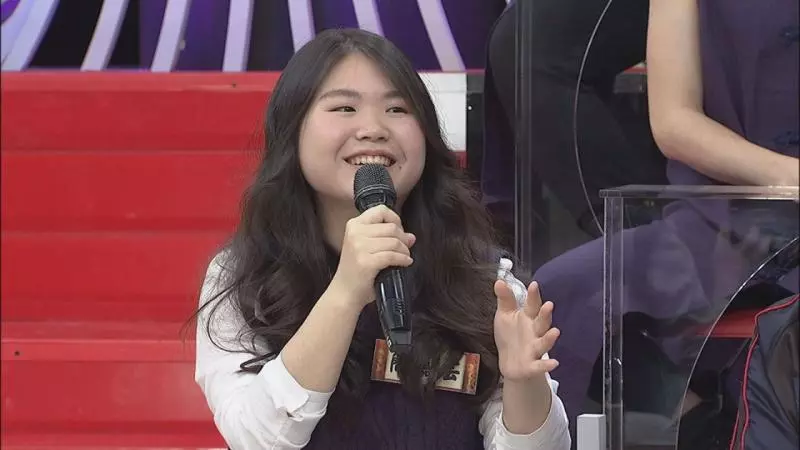 張君雅小妹妹過了11年變「可愛小護士」,一雙「白嫩細腿」更美瞎眾人的眼!