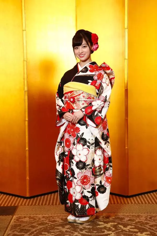 日本「千年一遇美少女」成年,「14歲奇蹟美照」風靡全亞洲,6年後超進化「20歲大人的她」讓全網再暴動