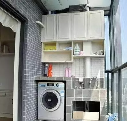 鄰居家在陽台裝了一個洗衣池,每個月電費比我總少一半,太聰明了