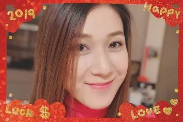 鍾嘉欣曬子女拜年照,兒子龍袍加身女兒賣萌超可愛