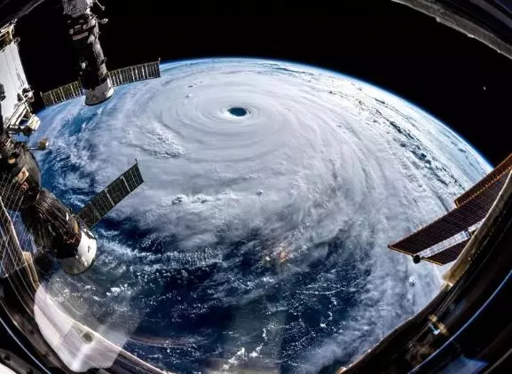 5名女太空員「同時在外太空懷孕」 沒人知道孩子的爸是誰...卻稱有股暖流經過身體!
